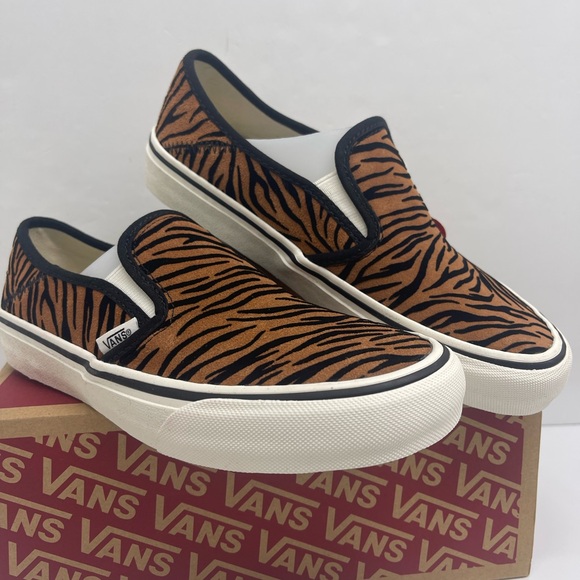 Vans Women’s Slip-On Sf
(Animal Stripes) Black/Marshmallow Sneakers 
VN0A5HYQ9ZY - Picture 6 of 16